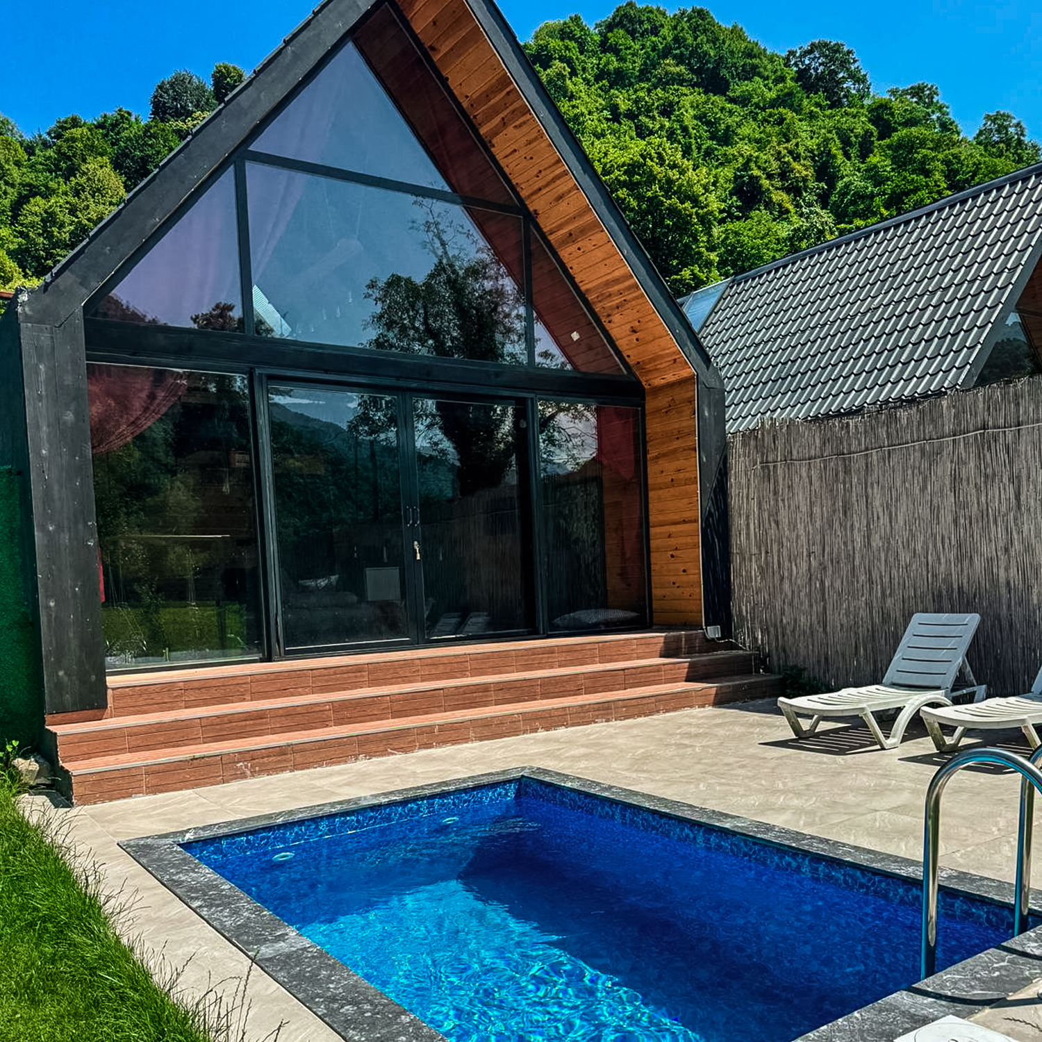 Muhafazakar Havuzlu Jakuzili Bungalov