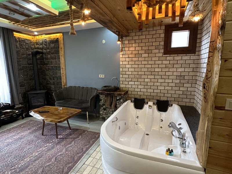 Çamlıhemşin Jakuzili ve Manzaralı Balayı Oteli