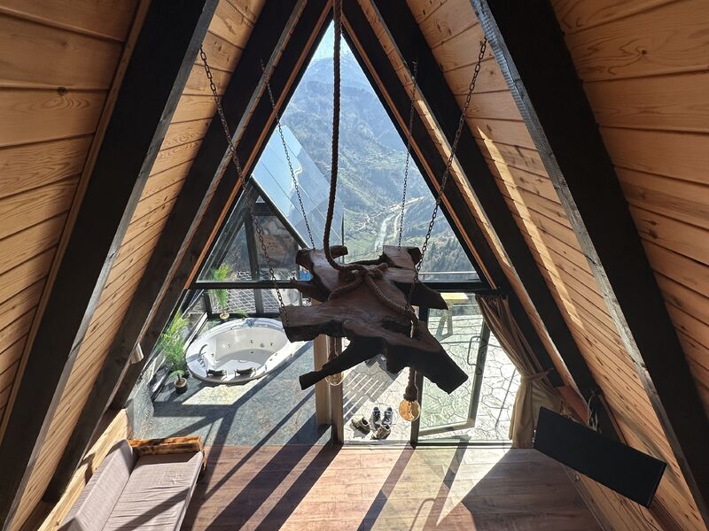 Jakuzili Zirve Dağ Evleri