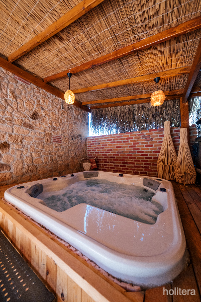 Arinna Love Suite Bungalow with Jacuzzi