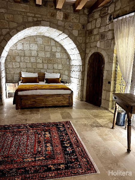 King Cave Suite