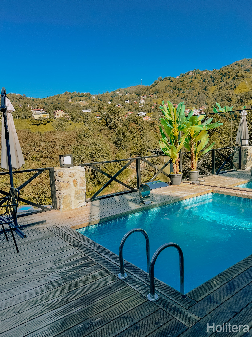 Mirrored Bungalow with Heated Pool