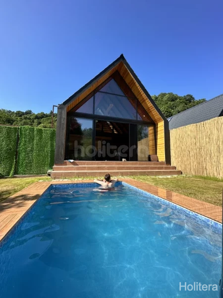 Conservative Bungalow with Heated Pool and Jacuzzi